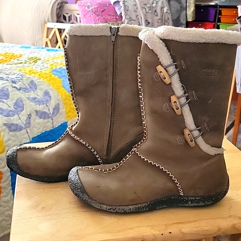 Keen Women's Winter Zip Up Boots US 9
